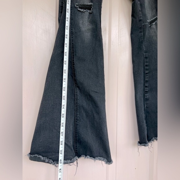 Black Flare Jeggings Distressed Raw Hem Pull-On Pants Size M - Picture 4 of 4